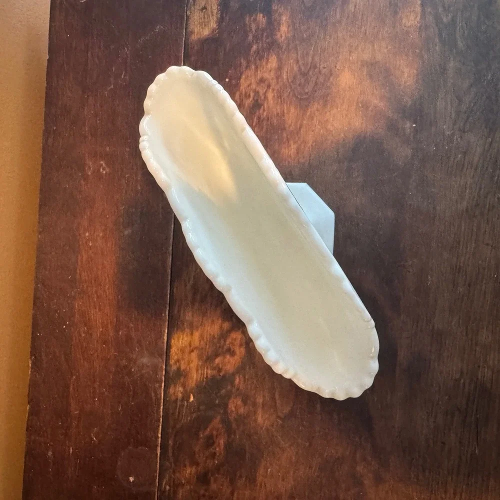 Westmoreland Vintage‎ Milk Glass Flat Fan-Shaped Pedestal Vase